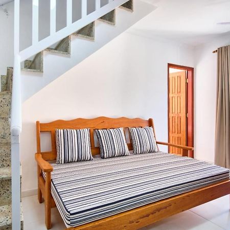 Apartamento Agua Viva: Beachside Retreat with AC & BBQ Ubatuba Exterior photo