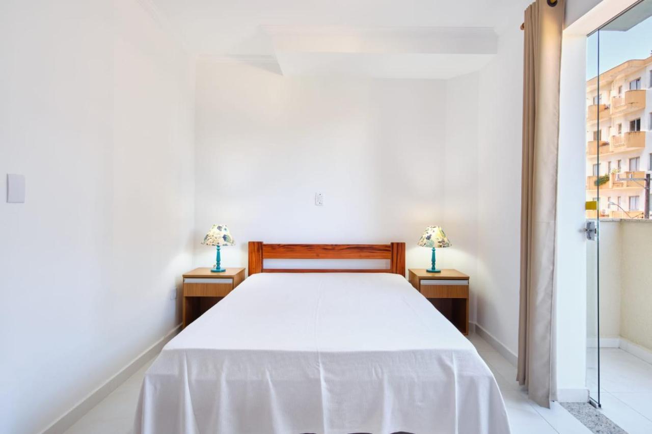 Apartamento Agua Viva: Beachside Retreat with AC & BBQ Ubatuba Exterior photo