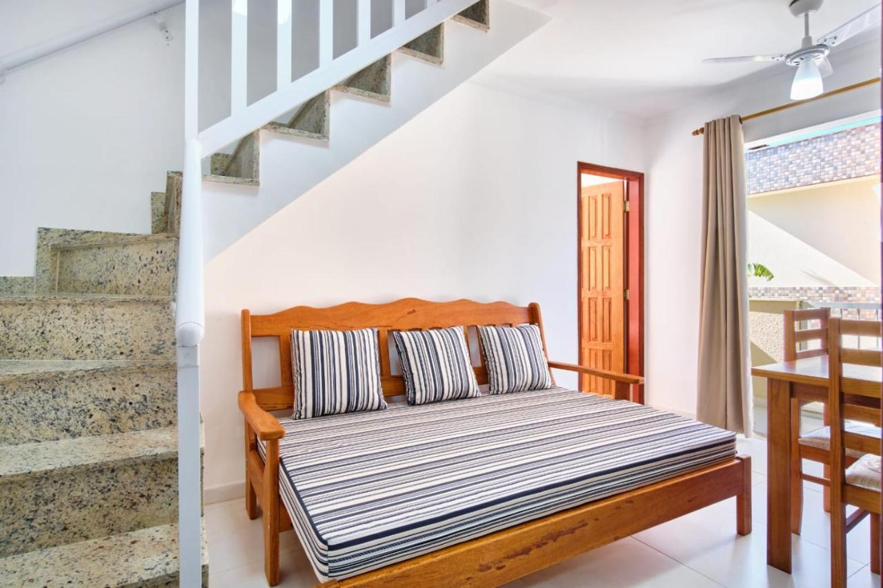 Apartamento Agua Viva: Beachside Retreat with AC & BBQ Ubatuba Exterior photo